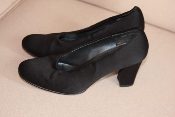 Black court shoes