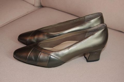 Brown /gold court shoes