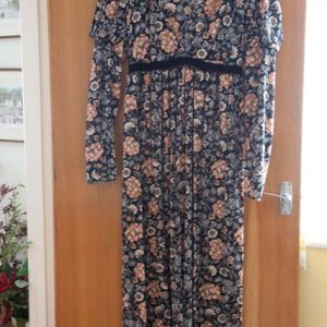 Black peach regency dress long sleeved
