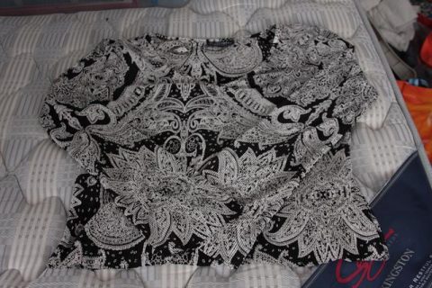 Black / white short sleeved top