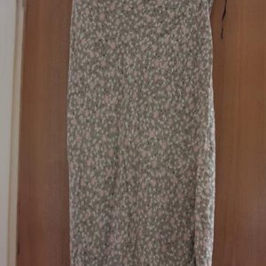 Green / pink skirt