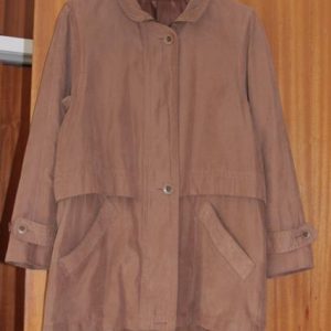 Brown / tan long sleeved jacket