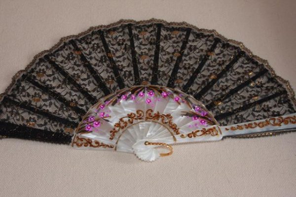 Black ivory & lace fan