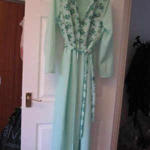 Green / white dressing gown