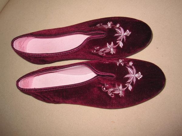 Maroon slippers