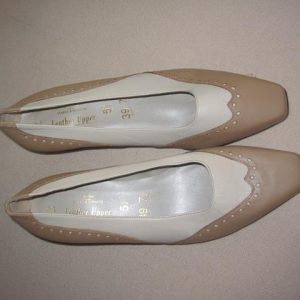 Brown / cream court shoes