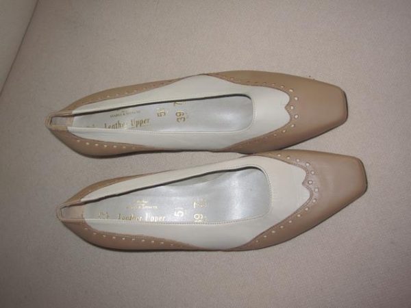 Brown / cream court shoes