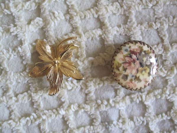 2 brooches