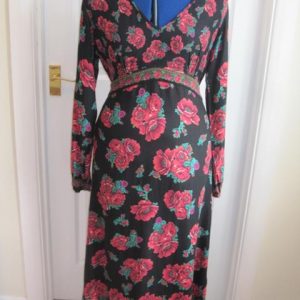 Black / red long sleeved dress