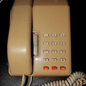 IMG_2489-3.jpg Telephone (beige)