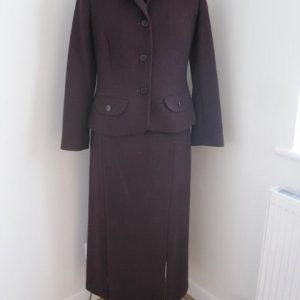 Plum suit (pr?cis petite)