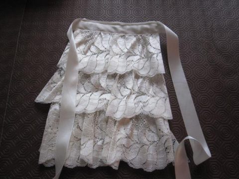 Cream jabot