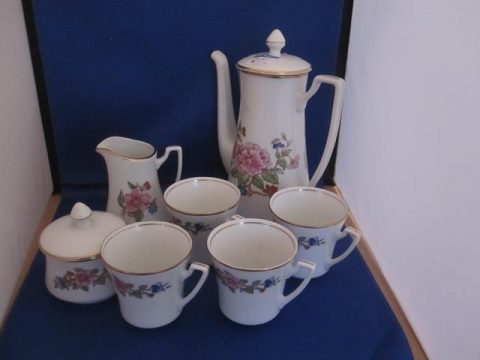 Tea set (mo sucers