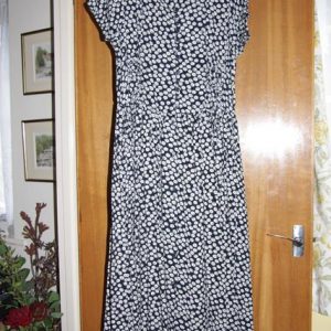 Navy / white flowers dress, short sleeves