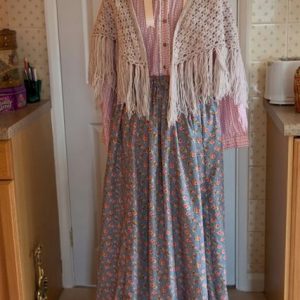 Long skirt , blue / pink